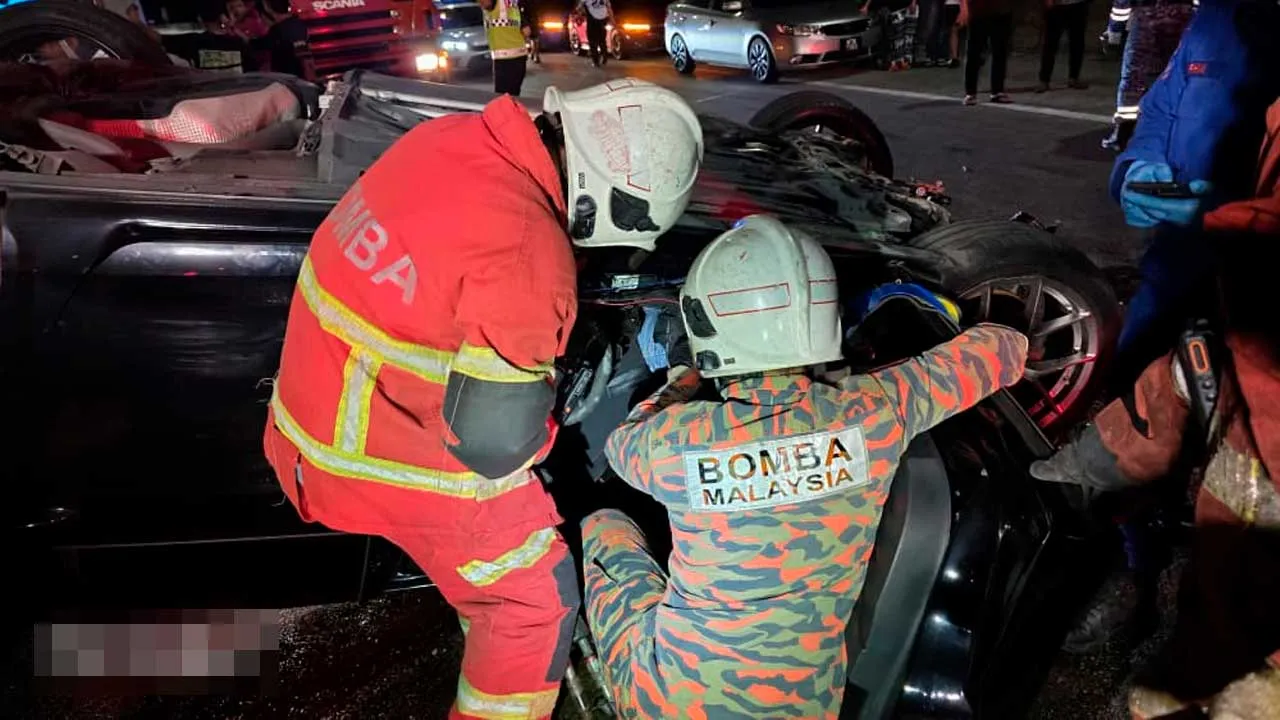 Tiga maut, seorang parah kereta rempuh lori simen | Awani